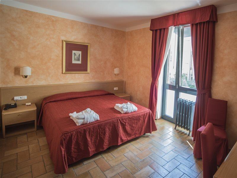 Roma 4* Praga
